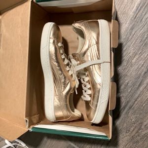 Metallic Exclusive Pumas